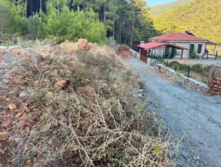 Ekincik'de Deniz Manzaralı 420M2 İmarlı Satılık Arsa